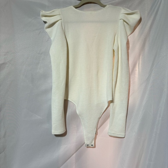 2/$30 Entro Long Sleeve Puff Shoulder White Bodysuit Size M - Picture 4 of 7